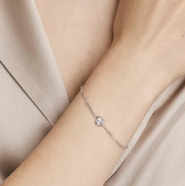 أسورة نومينيشن فضة بتصميم قلب رقيق وأنيق