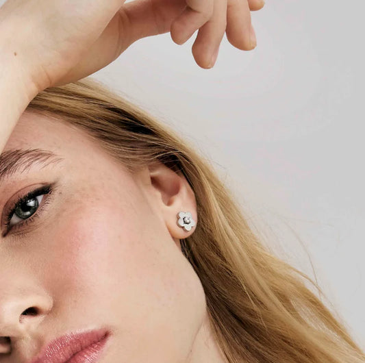 أقراط نومينيشن وردة فضي مرصعة بالزركونيا